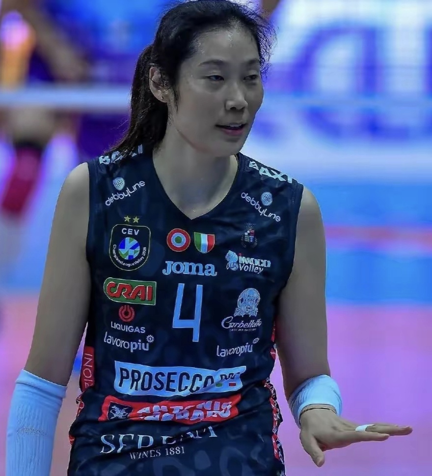 九游娱乐-穆古鲁扎迎来十五赛季出色发挥，独行侠观众热烈欢呼！