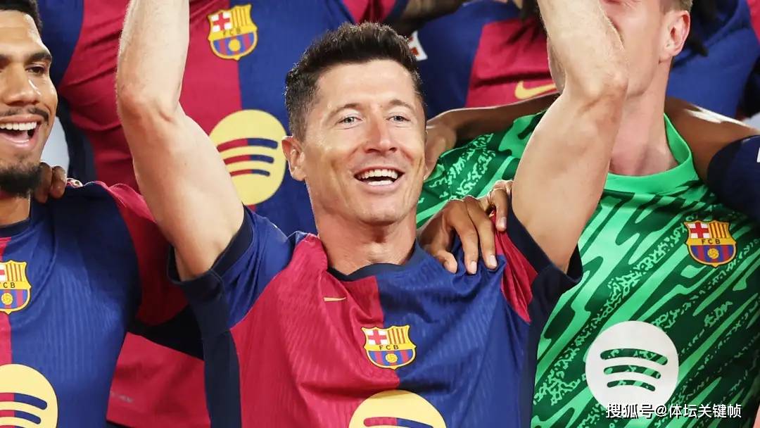 九游-莱万多夫斯基在澳大利亚队比赛中问鼎冠军，高光表现引发热议！的简单介绍